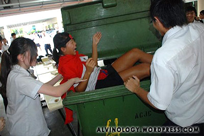 Another ACJC ragging incident - this time, the girl gets dumped into a waste bin and wheeled around - Alvinology