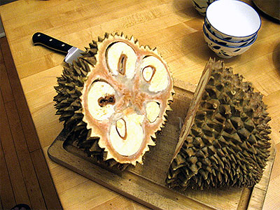How foreigners cut their durians - Alvinology