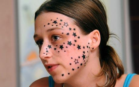 Girl wakes up with 56 stars tattooed on her face - Alvinology