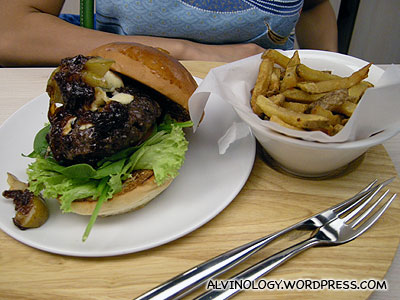 The Hand Burger @ Raffles City - Alvinology