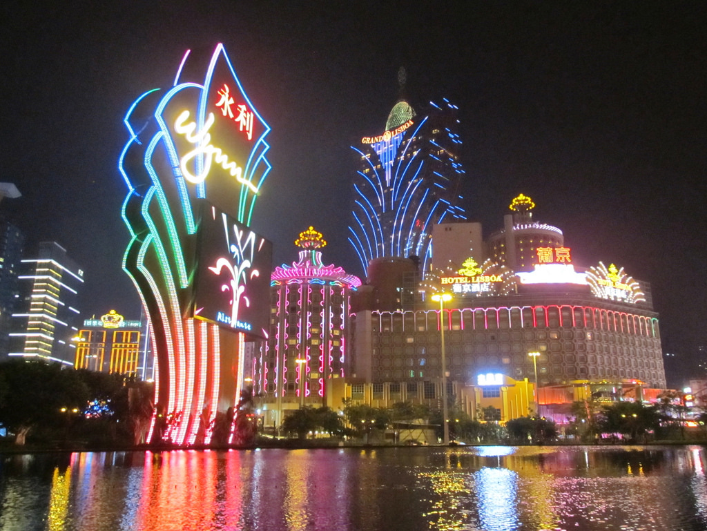 Macau - The old meets the new - Alvinology