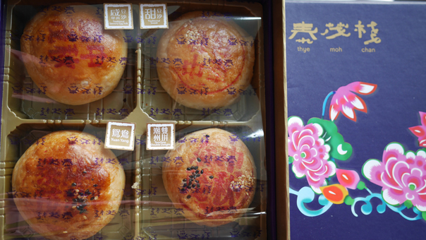 Savour crumbly mooncakes from Thye Moh Chan - Alvinology