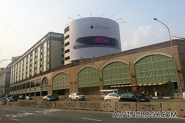 Apple iPhone 6 Advertising FAIL - Alvinology