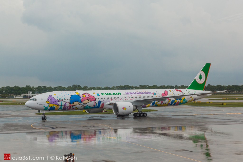 Hello Kitty Jet Arrives at Changi Airport - Alvinology