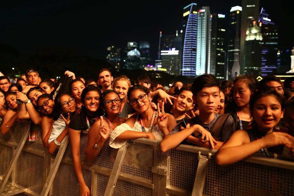 EDM acts Calvin Harris and The Chainsmokers bring the party to 2017 F1® Singapore Grand Prix - Alvinology