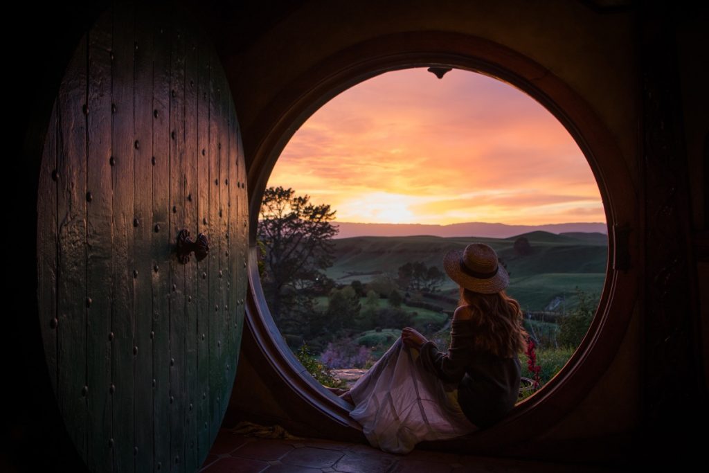 "Unexpected party" in Hobbiton for International Hobbit Day shows how the wee folk party every year - Alvinology
