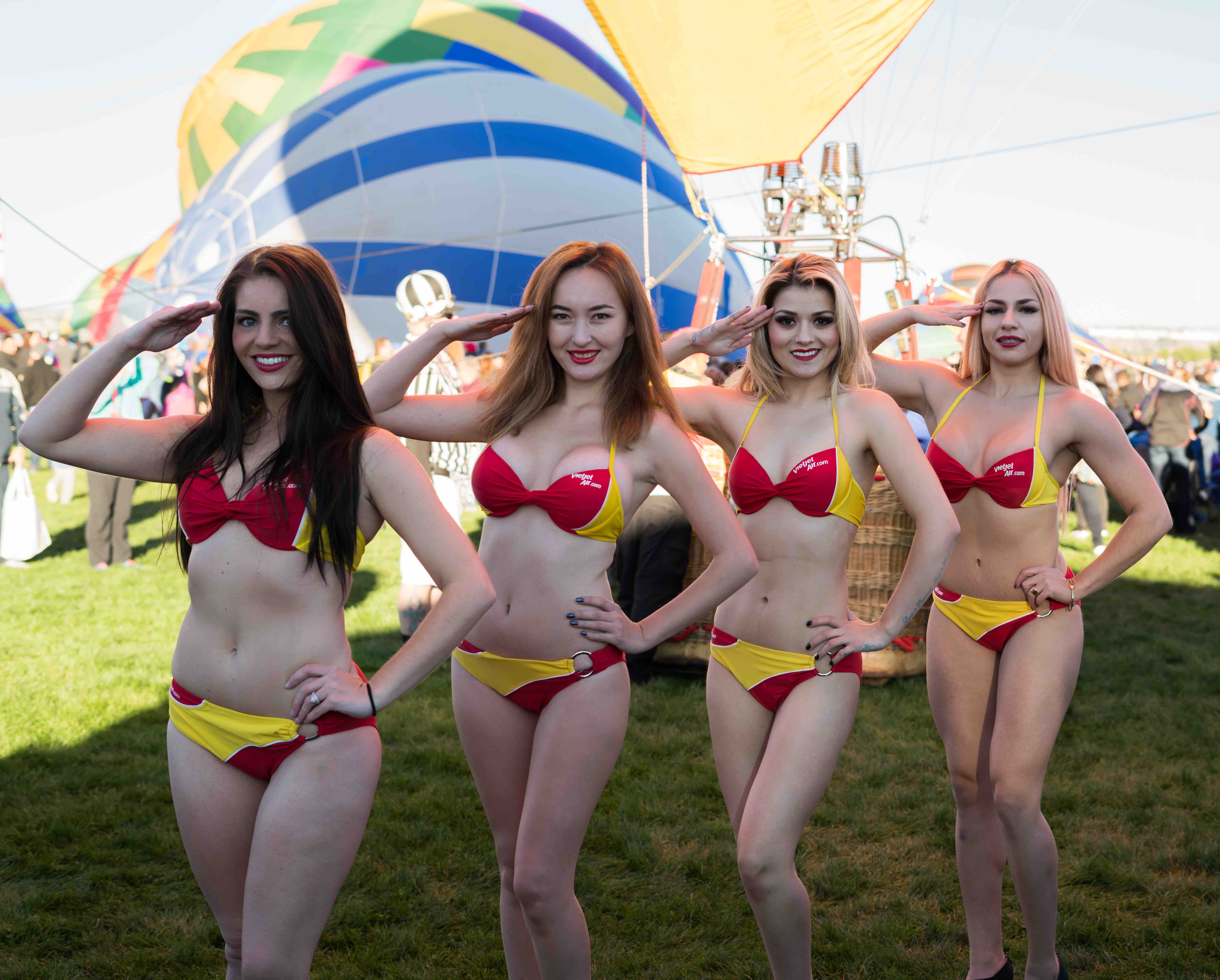 Vietnam's "Bikini Airline", Vietjet sends their bikini girls to America - Alvinology
