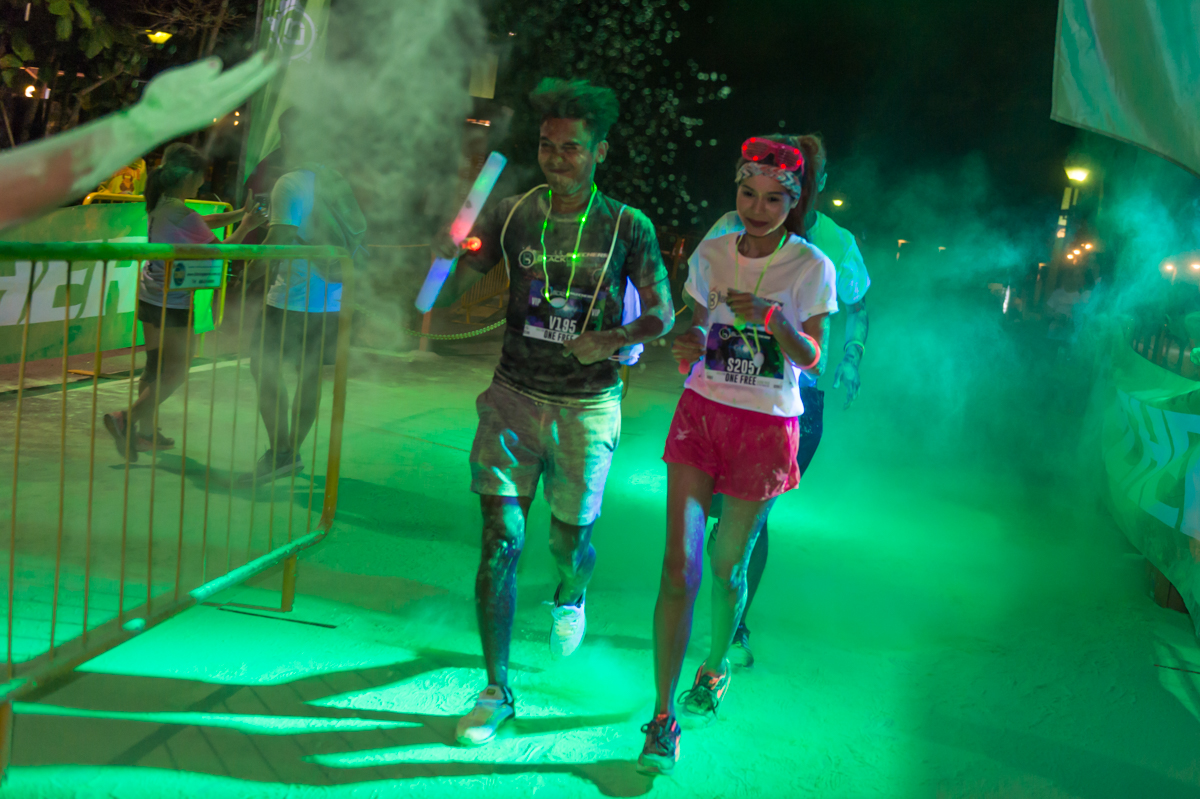 Want to be covered in luminescent powder while running a 5km to the hottest music? Then Skechers Blacklight Run is the event for you - Alvinology