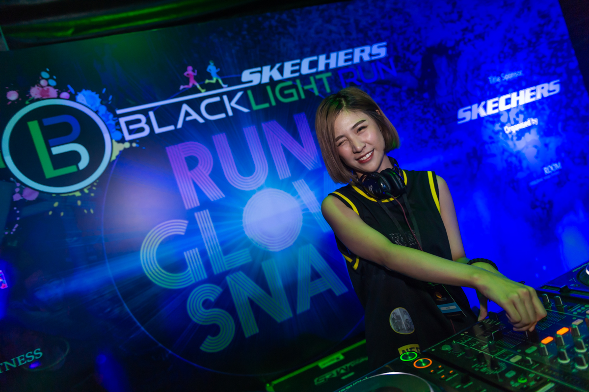 Want to be covered in luminescent powder while running a 5km to the hottest music? Then Skechers Blacklight Run is the event for you Want to be covered in luminescent powder while running a 5km to the hottest music? Then Skechers Blacklight Run is the event for you - Alvinology