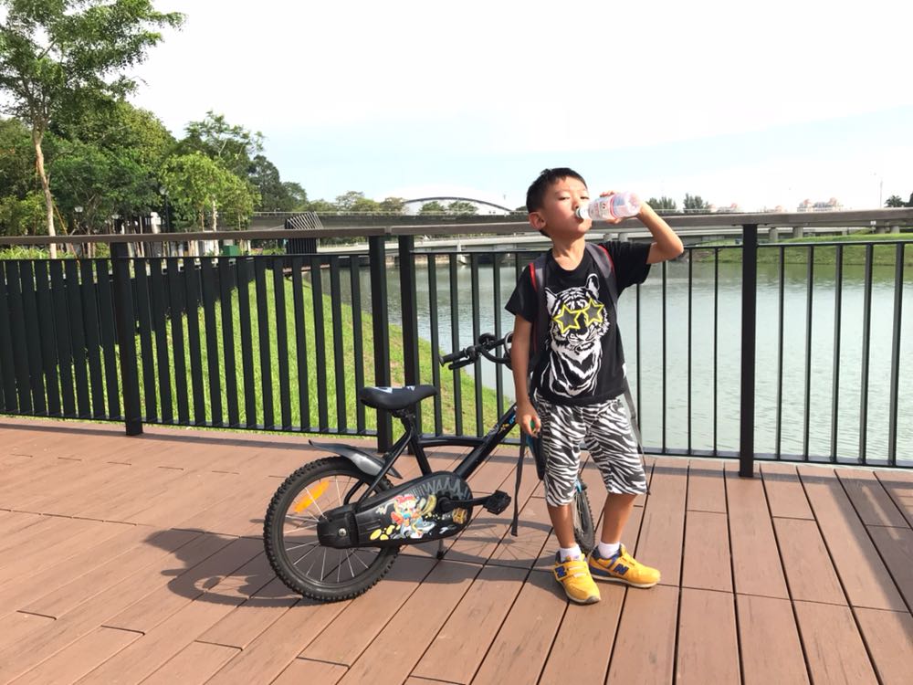 From Portable Fan to Cooling Water - Five Essential Items to Beat the Heat in Sunny Singapore - Alvinology