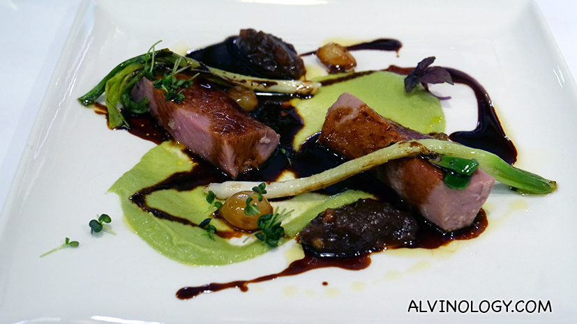 Agnello con Cipolline, Rabarbaro e salsa al Pepe Nero Welsh lamb loin served with spring onion cream, rhubarb compote Glazed pearl onions & Sarawak black pepper sauce