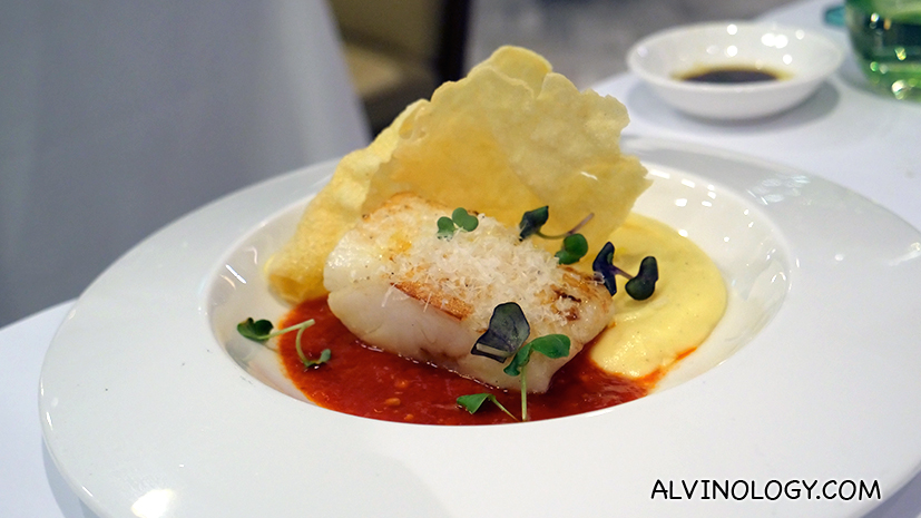 Merluzzo in oliocottura all’Amatriciana Extravirgin olive oil poached Atlantic cod fish fillet, rich tomato “Amatriciana” sauce Italian pancetta ham , crispy pasta & Pecorino cheese