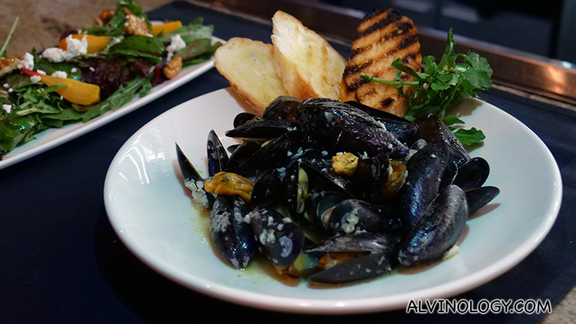 Mussels are available at Morton's The Steakhouse for their Autumn menu - Alvinology