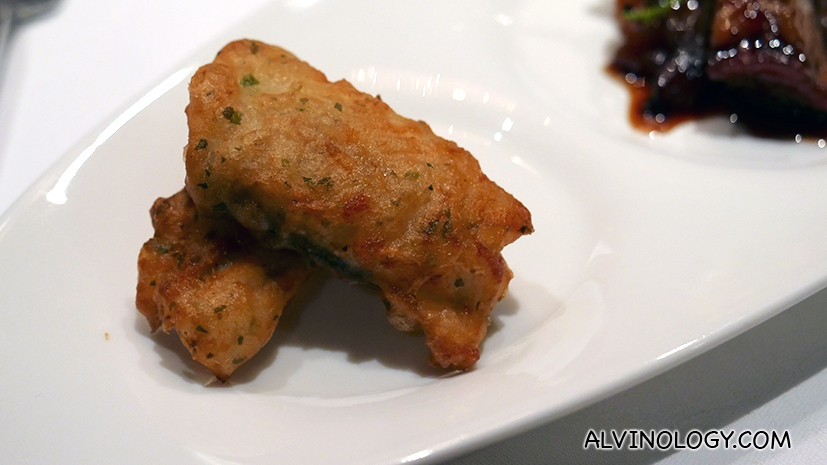 Deep-fried yellow croaker fillet with salt and seaweed