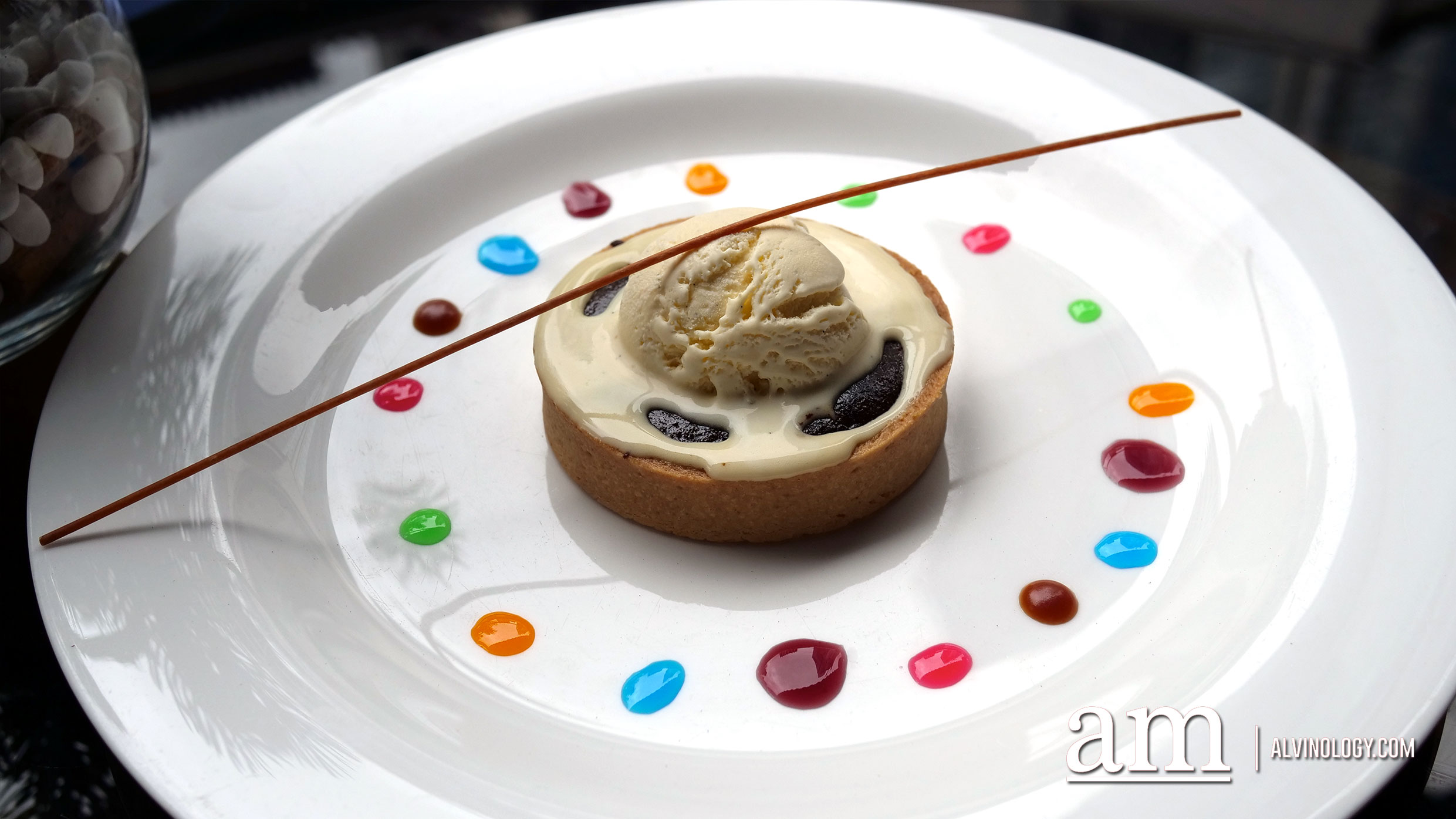 Chocolate tart with vanilla ice cream 
