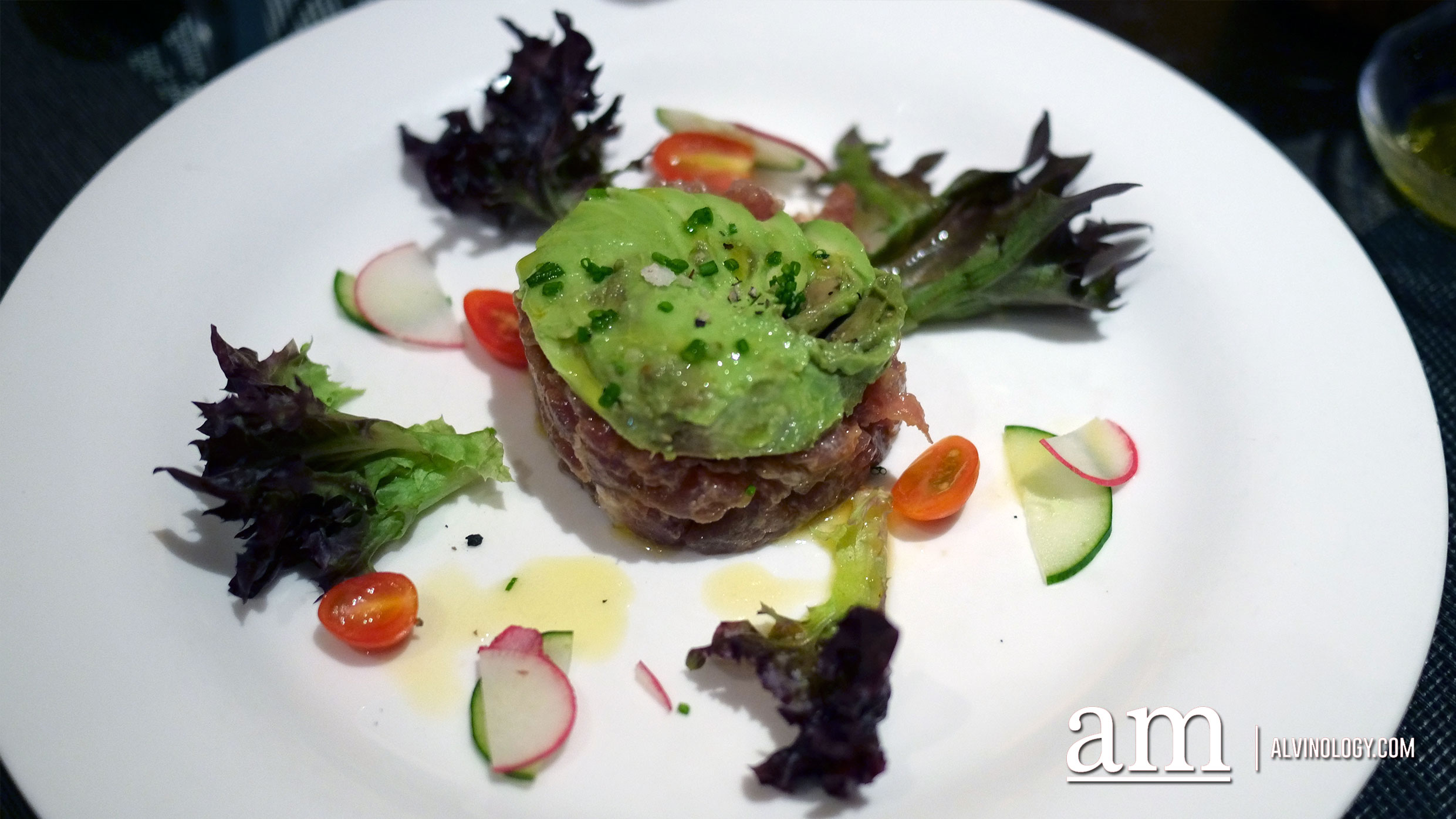 Avocado with tuna tartar 