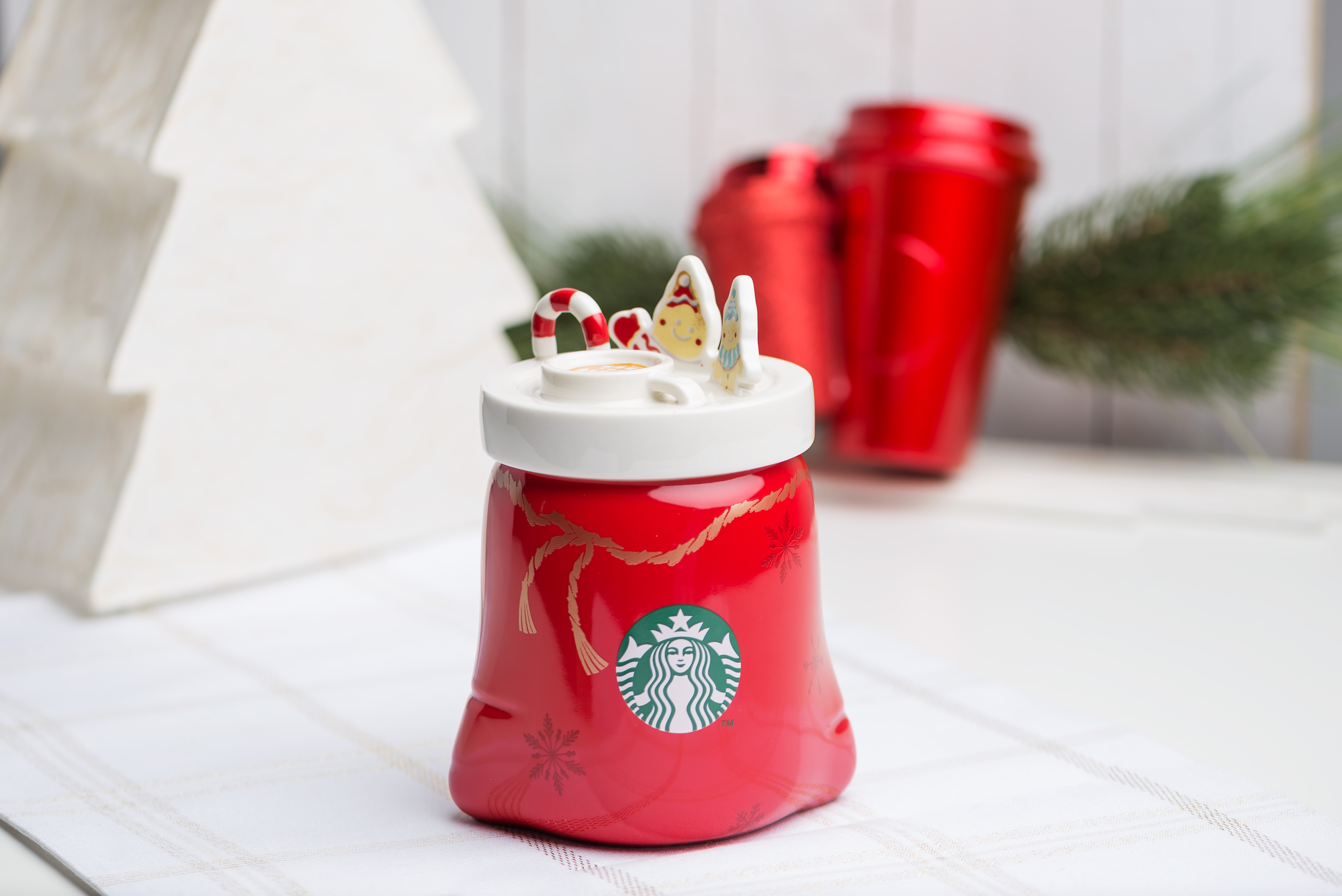 Starbucks adds Christmas Tree Dark Mocha and even more giftables to its holiday drinks lineup Starbucks adds Christmas Tree Dark Mocha and even more giftables to its holiday drinks lineup - Alvinology