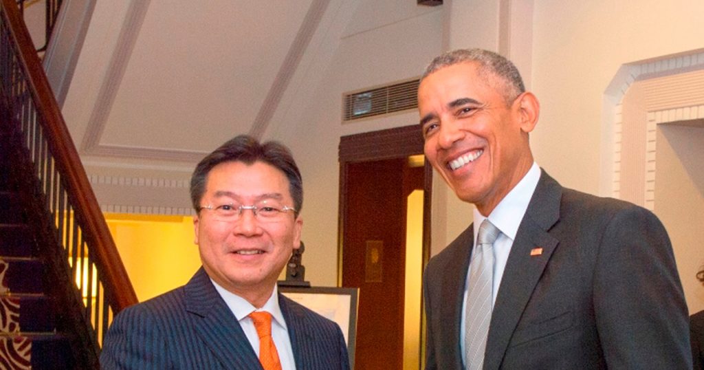 Barack Obama Visits the Fairmont Peace Hotel in Shanghai - Alvinology