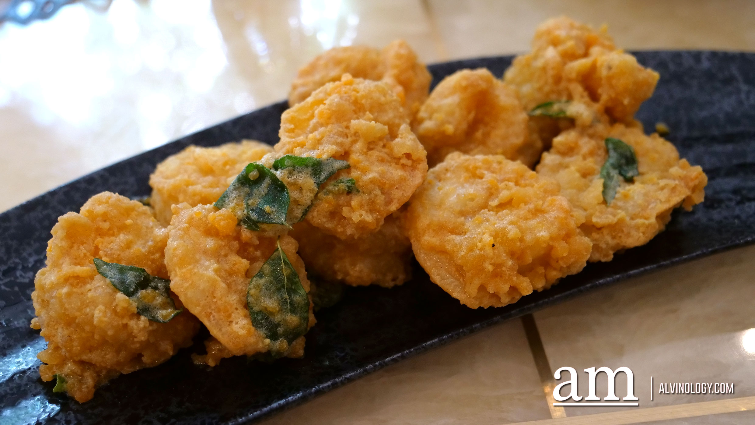 Sauteed tiger prawn with salted egg yolk
