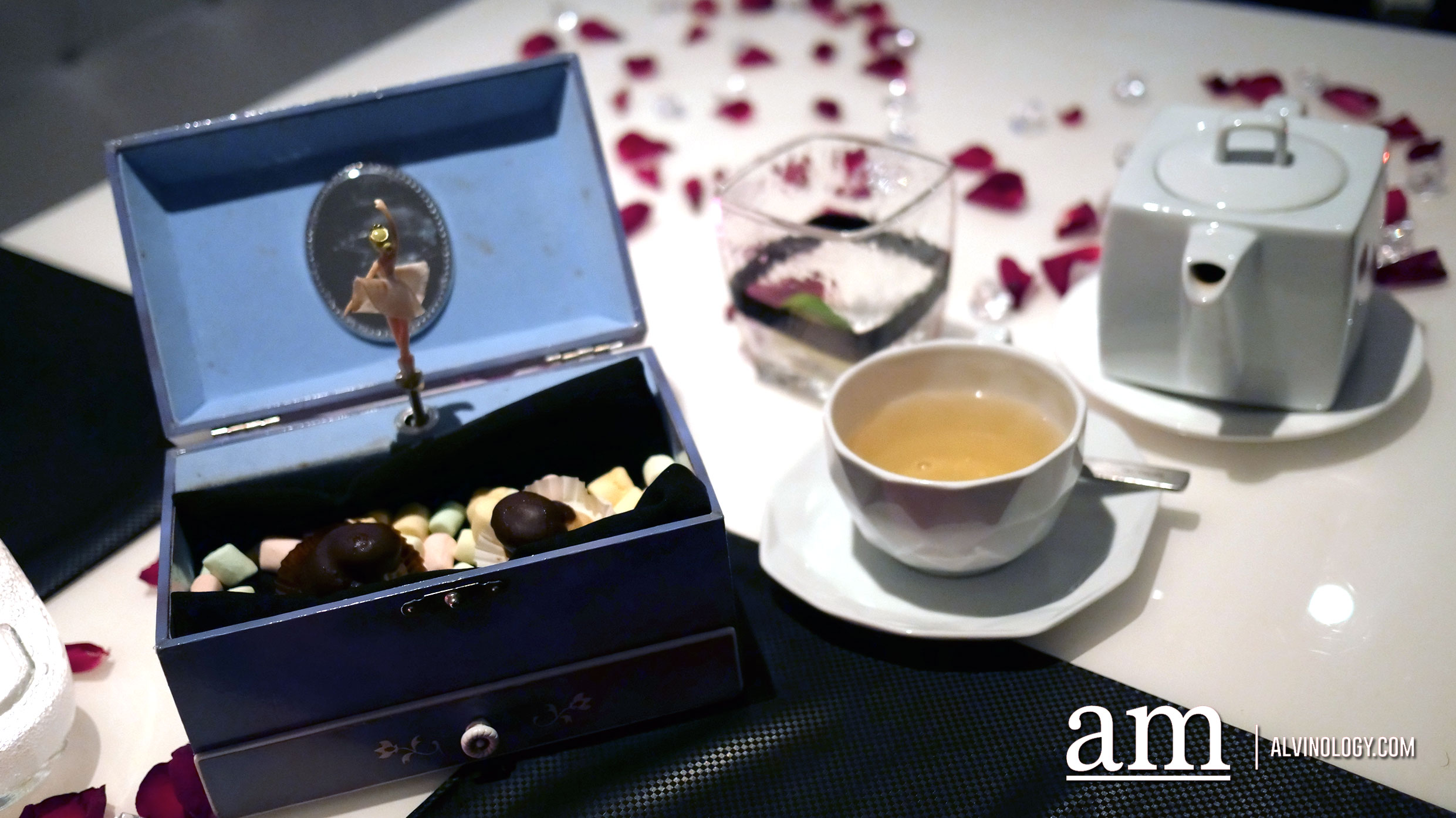 Coffee or tea and petit four 