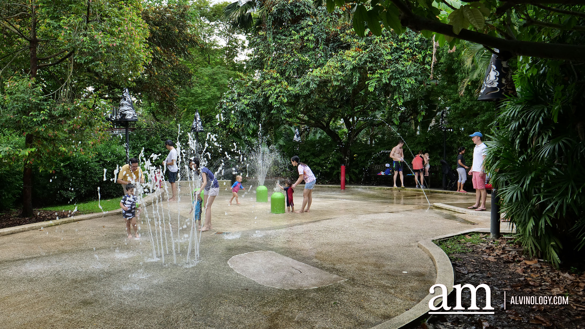 Jacob Ballas Children's Garden - Largest Children's Garden in Asia water play area