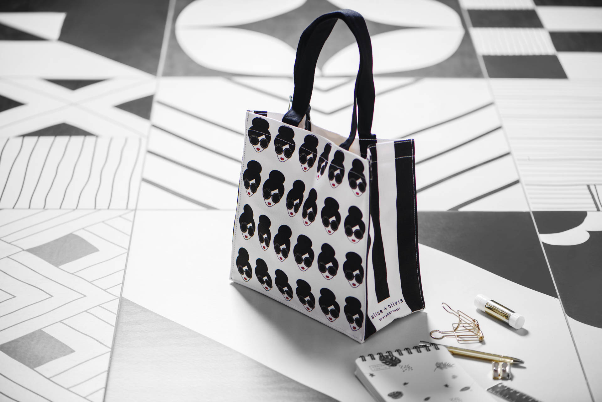 Starbucks alice + olivia merchandise returns with a bolder collection that could be your Valentine's Day gift Starbucks alice + olivia merchandise returns with a bolder collection that could be your Valentine's Day gift - Alvinology