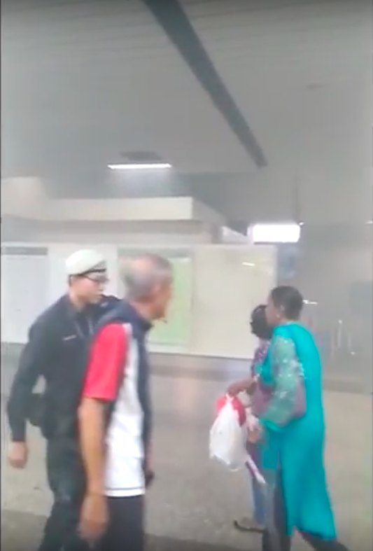 Smoking Ang Mo Kio MRT escalator causes trouble, one SMRT worker hospitalised - Alvinology