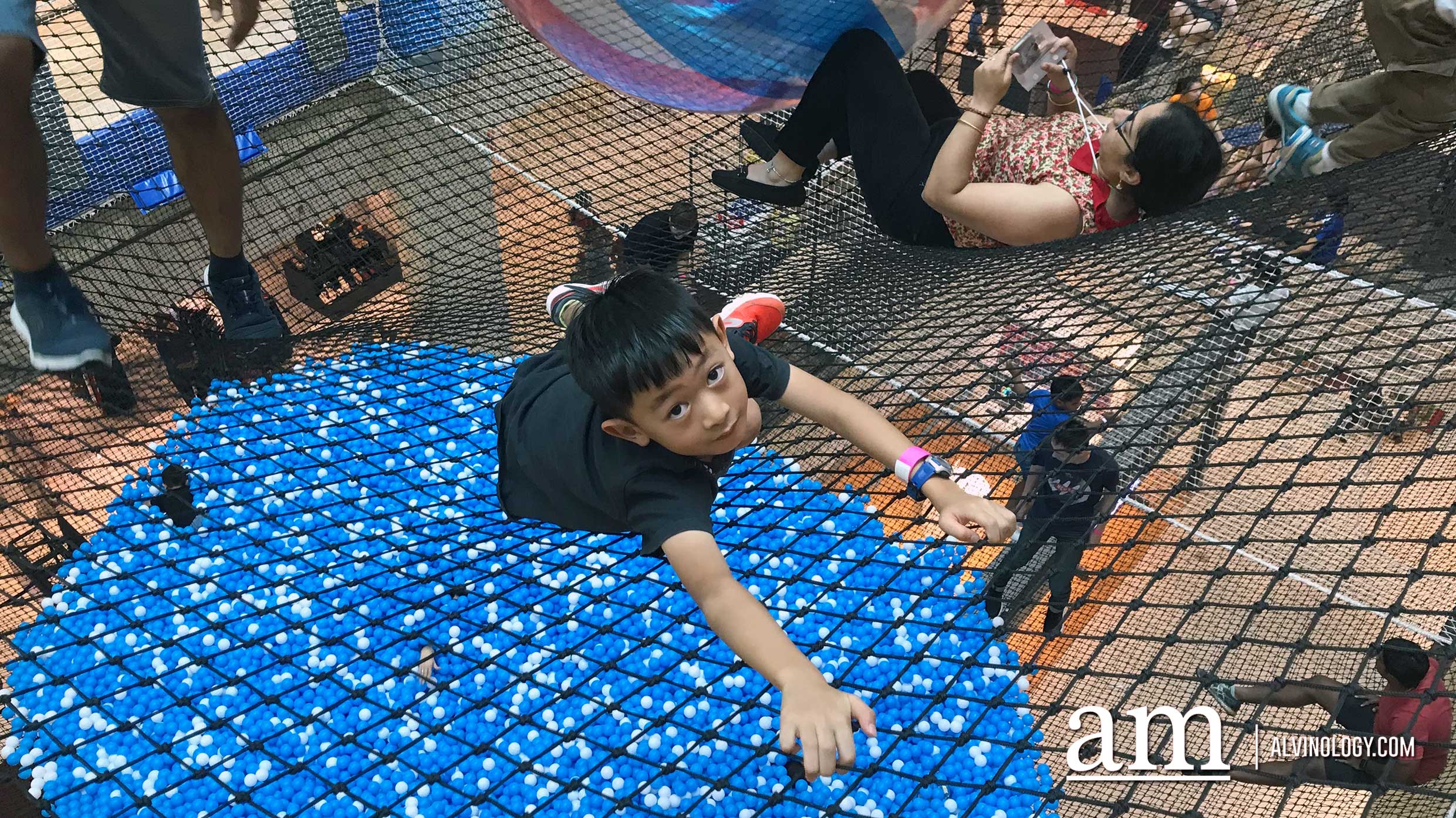Airzone at City Square Mall - the world's first indoor suspended net playground - Alvinology