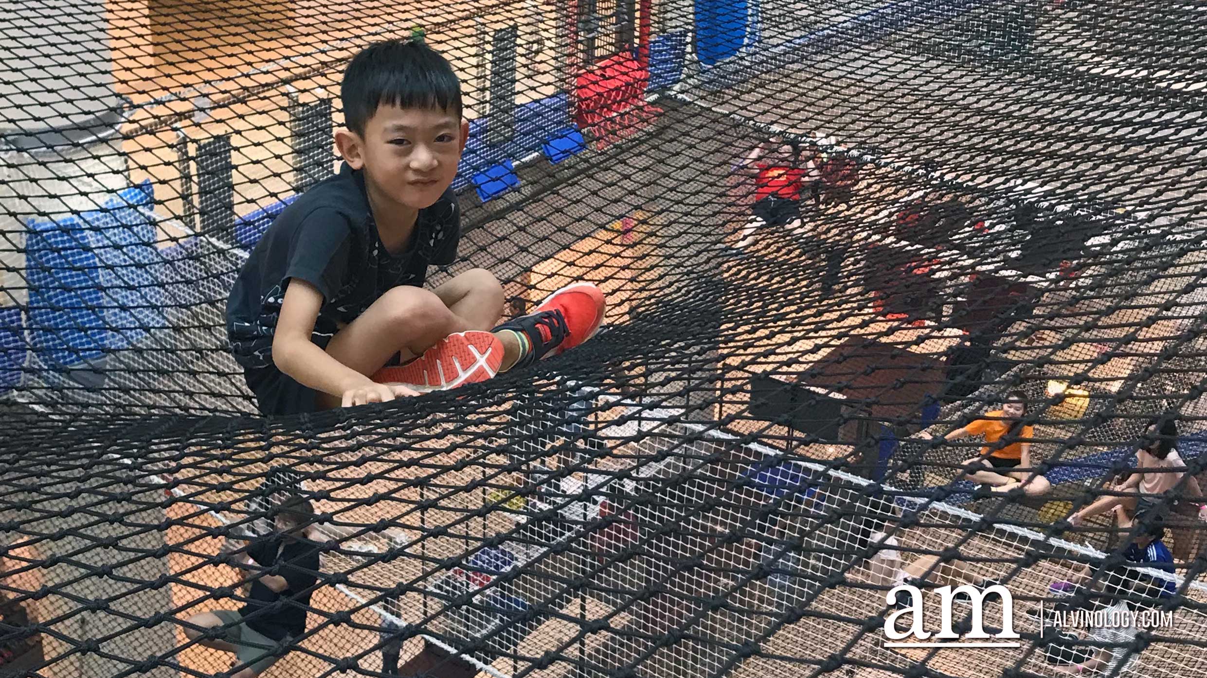 Airzone at City Square Mall - the world's first indoor suspended net playground - Alvinology