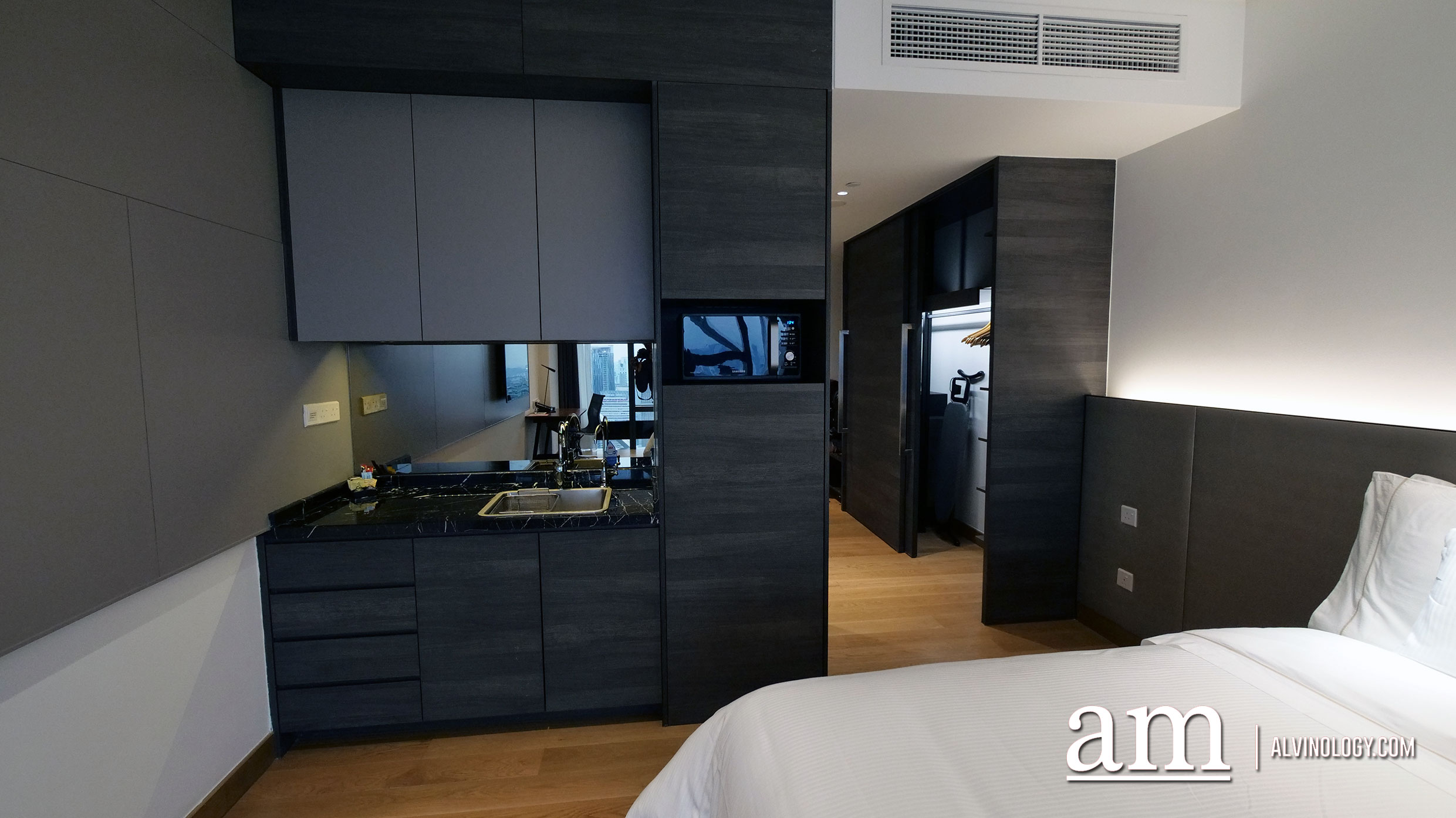 Full kitchenette 
