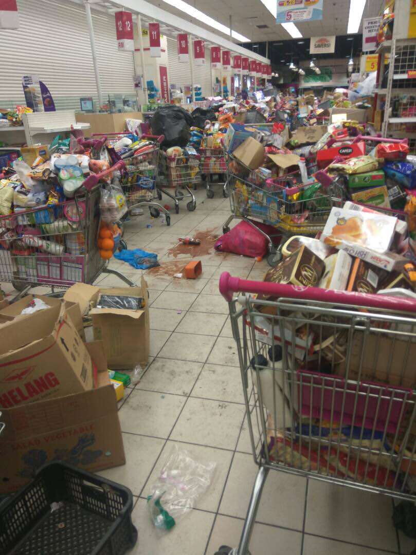 Malaysians trash a grocery in Johor Bahru after Crown Prince pays for all of them Malaysians trash a grocery in Johor Bahru after Crown Prince pays for all of them - Alvinology