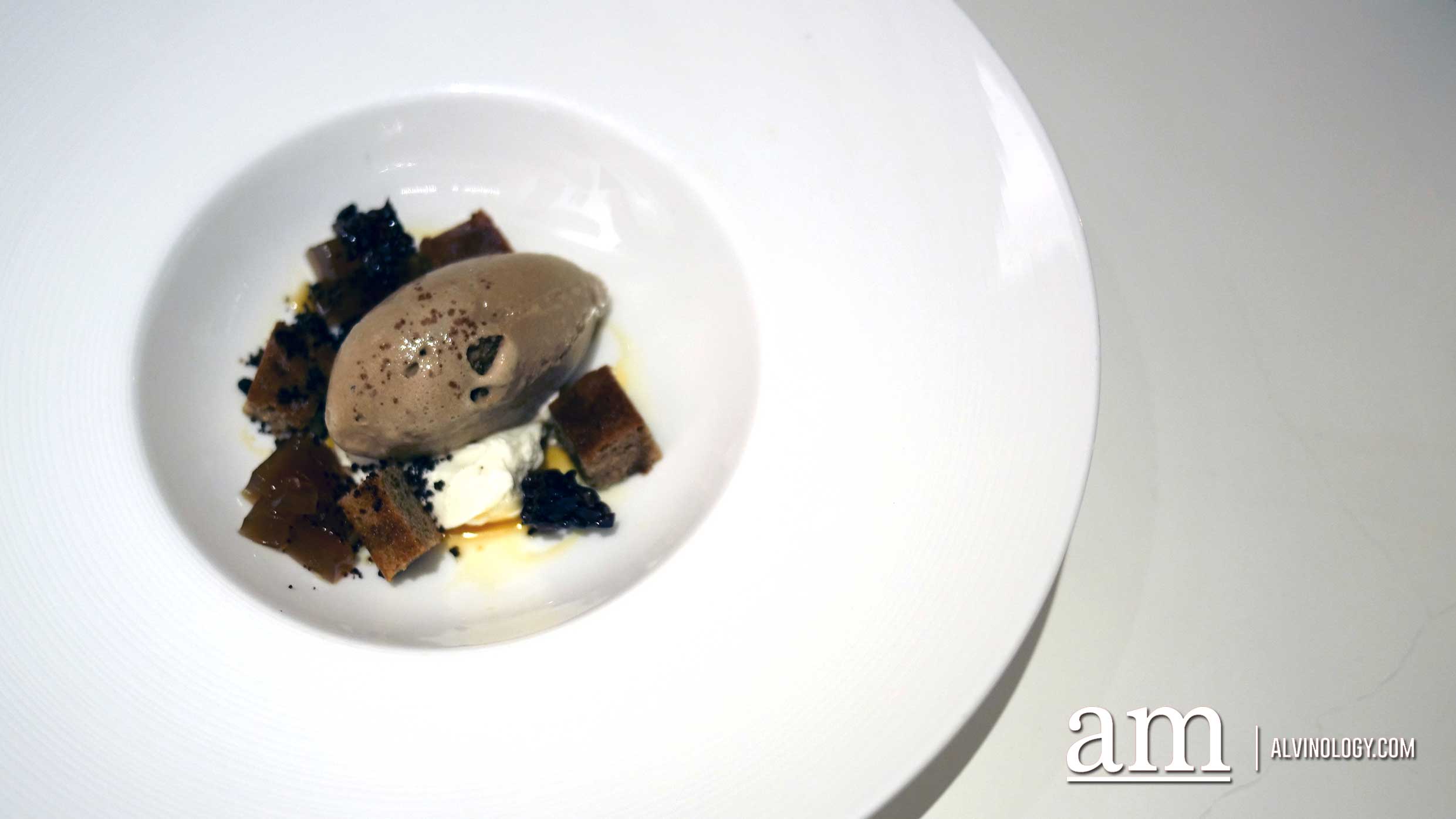 Caffé B is now at Club Street and with a Refreshed Menu - Bigger and Better Tiramisu (S$9), The classic Italian Tiramisu done a la minute. Garnished with Flourless Chocolate Mirrors, Chocolate Pearls, Berries & Cocoa Powder