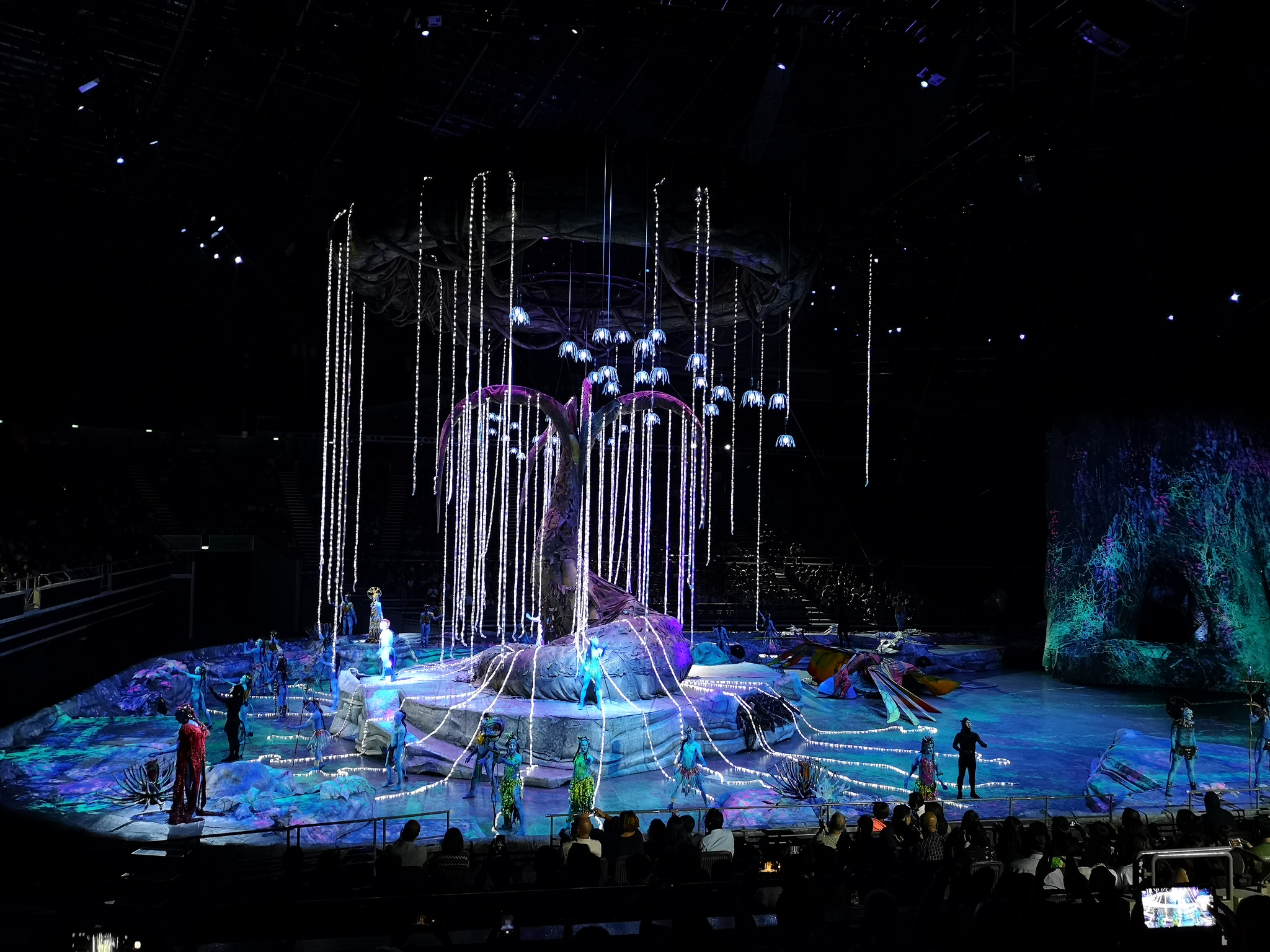 Toruk - The First Flight sweeps feet with lights and show - Alvinology