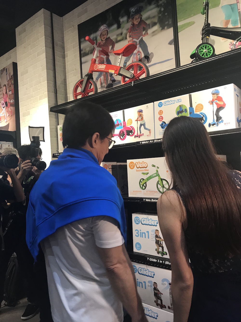 GoGreen launches its PMD shop and vending machine with Jackie Chan! GoGreen launches its PMD shop and vending machine with Jackie Chan! - Alvinology
