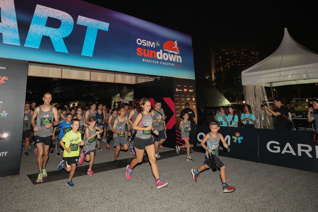OSIM Sundown Marathon 2018 - What is it like running a half-marathon past midnight? - Alvinology