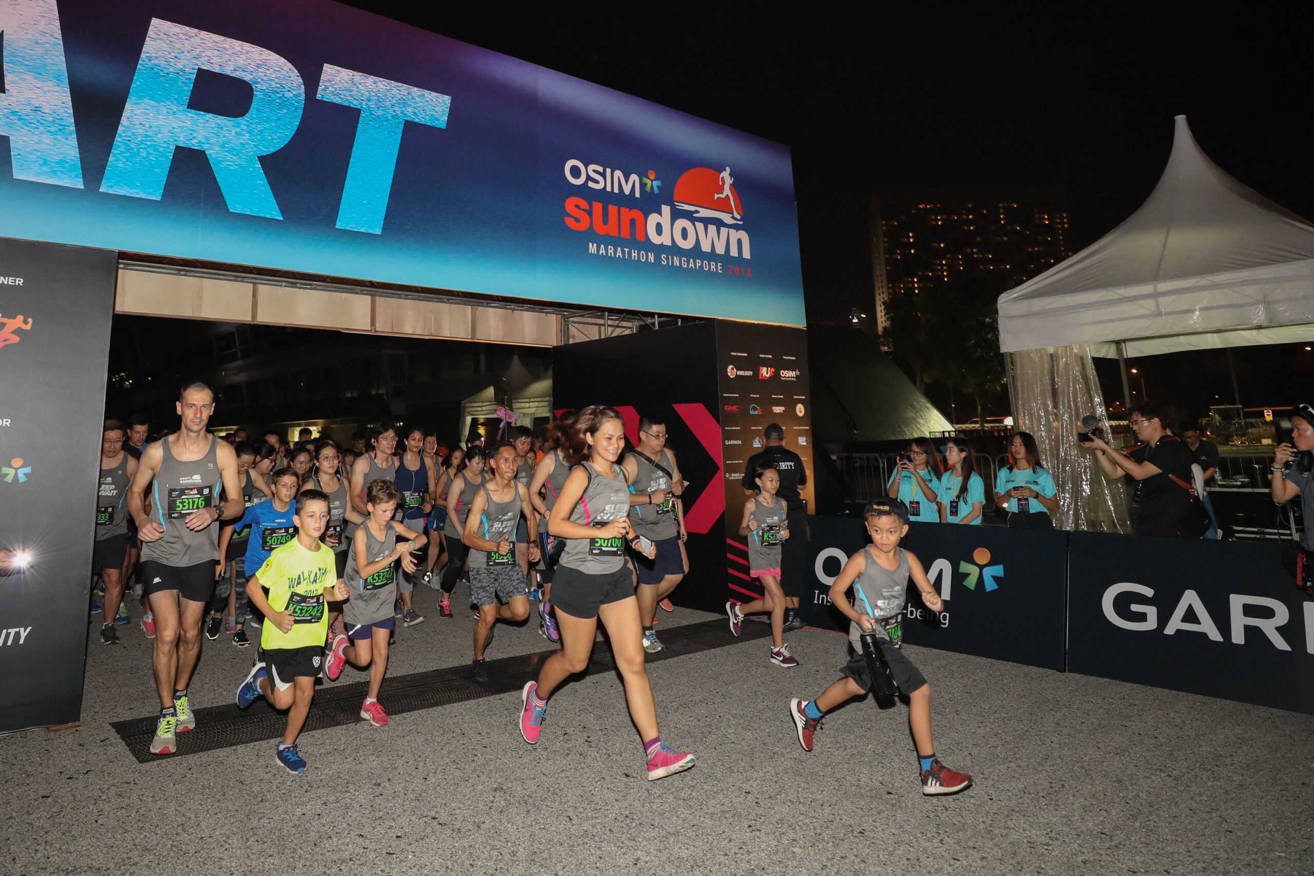 OSIM Sundown Marathon 2018 - What is it like running a half-marathon past midnight? - Alvinology