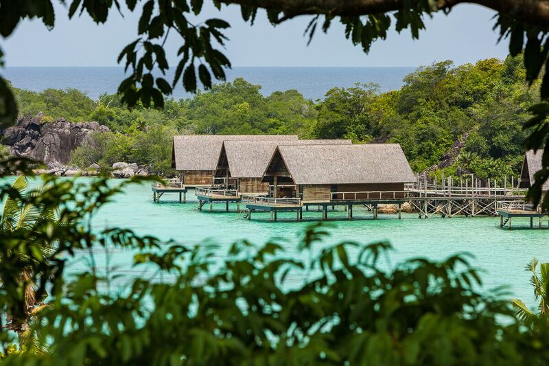 At USD1,780 for 2 person, you can enjoy a private island retreat at Bawah Reserve, inclusive of a seaplane flight - Alvinology
