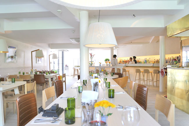 Café manager of Luxe Singapore scolds customers over a cheap purchase - Alvinology