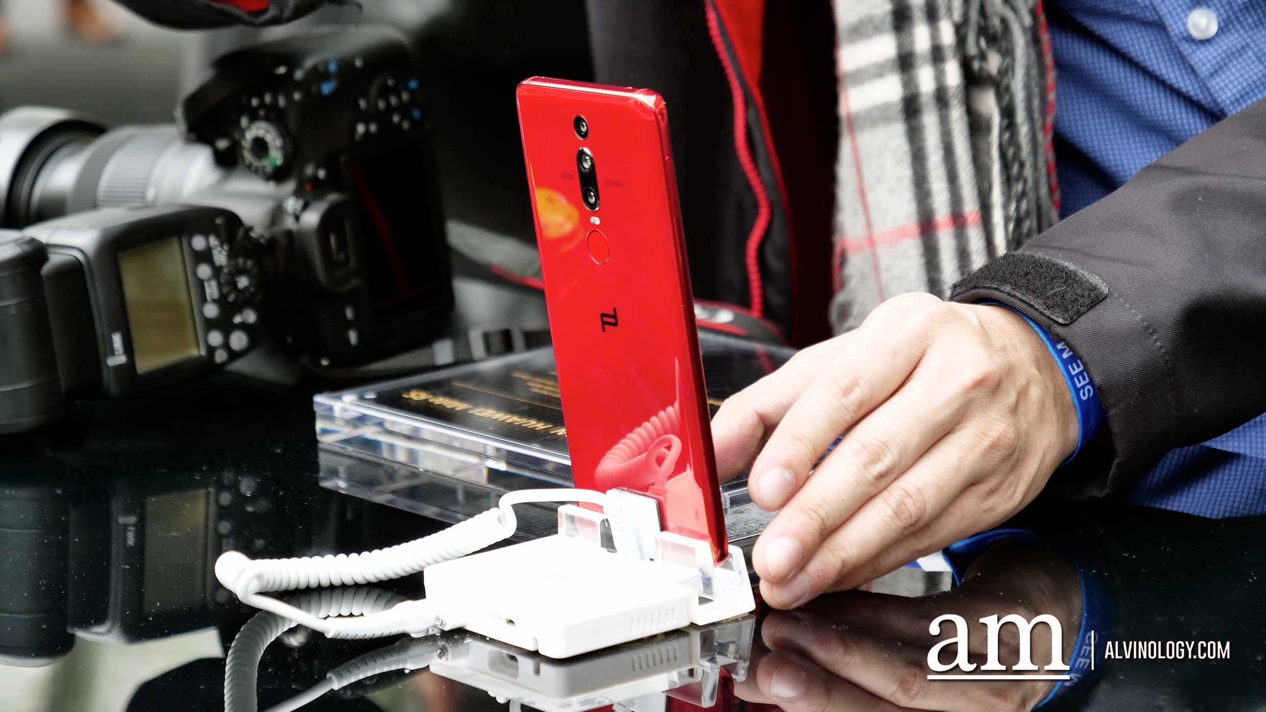 World's most expensive smartphone - PORSCHE DESIGN HUAWEI Mate RS is now available in Singapore World's most expensive smartphone - PORSCHE DESIGN HUAWEI Mate RS is now available in Singapore - Alvinology