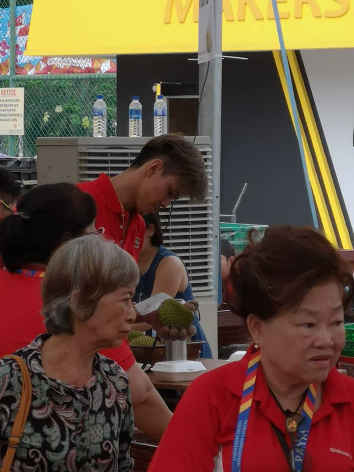 Durian festival disaster: 4-hour queues to get tiny durian or none at all for $5 Durian festival disaster: 4-hour queues to get tiny durian or none at all for $5 - Alvinology