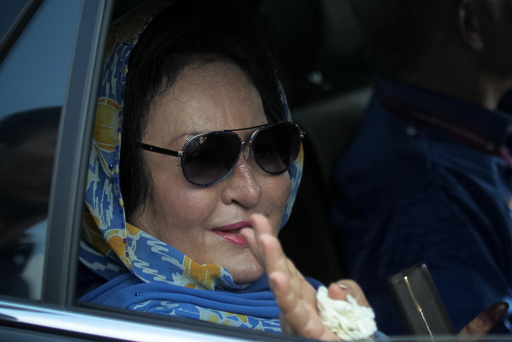 International jeweller sues Rosmah Mansor for jewellery she allegedly hasn't returned amounting to $20 million - Alvinology