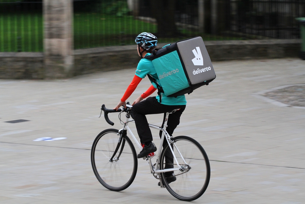 Netizens have differing opinions towards Deliveroo's new halal delivery bag initiative? - Alvinology