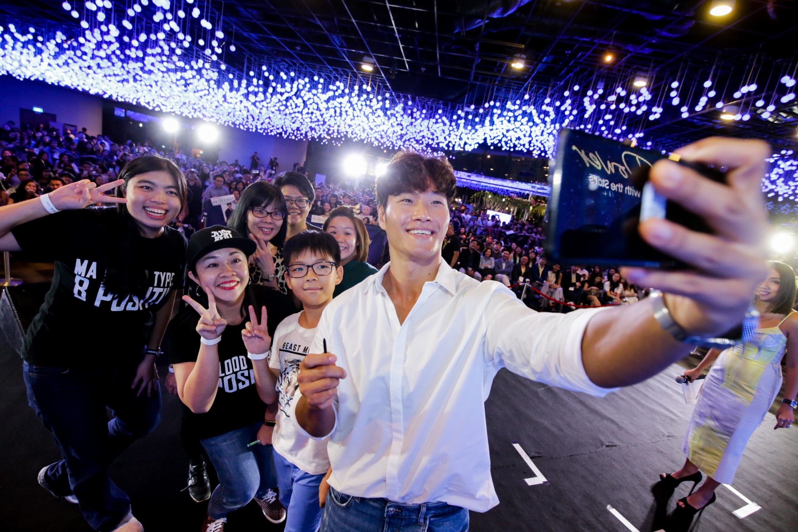 Park Min Young and Kim Jong Kook can't live without their smartphones - Alvinology