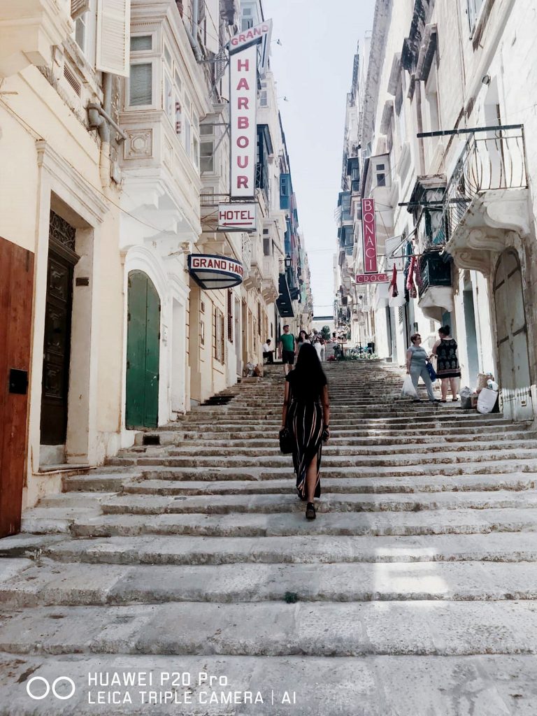 6 Ways To Get People Double-Tapping Your #OOTD Shots 6 Ways To Get People Double-Tapping Your #OOTD Shots - Alvinology
