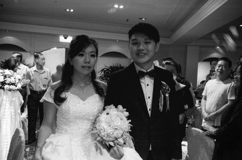 Couple who paid $2700 for 3-in-1 photo and video package asks internet to judge their photos, photographer responds - Alvinology