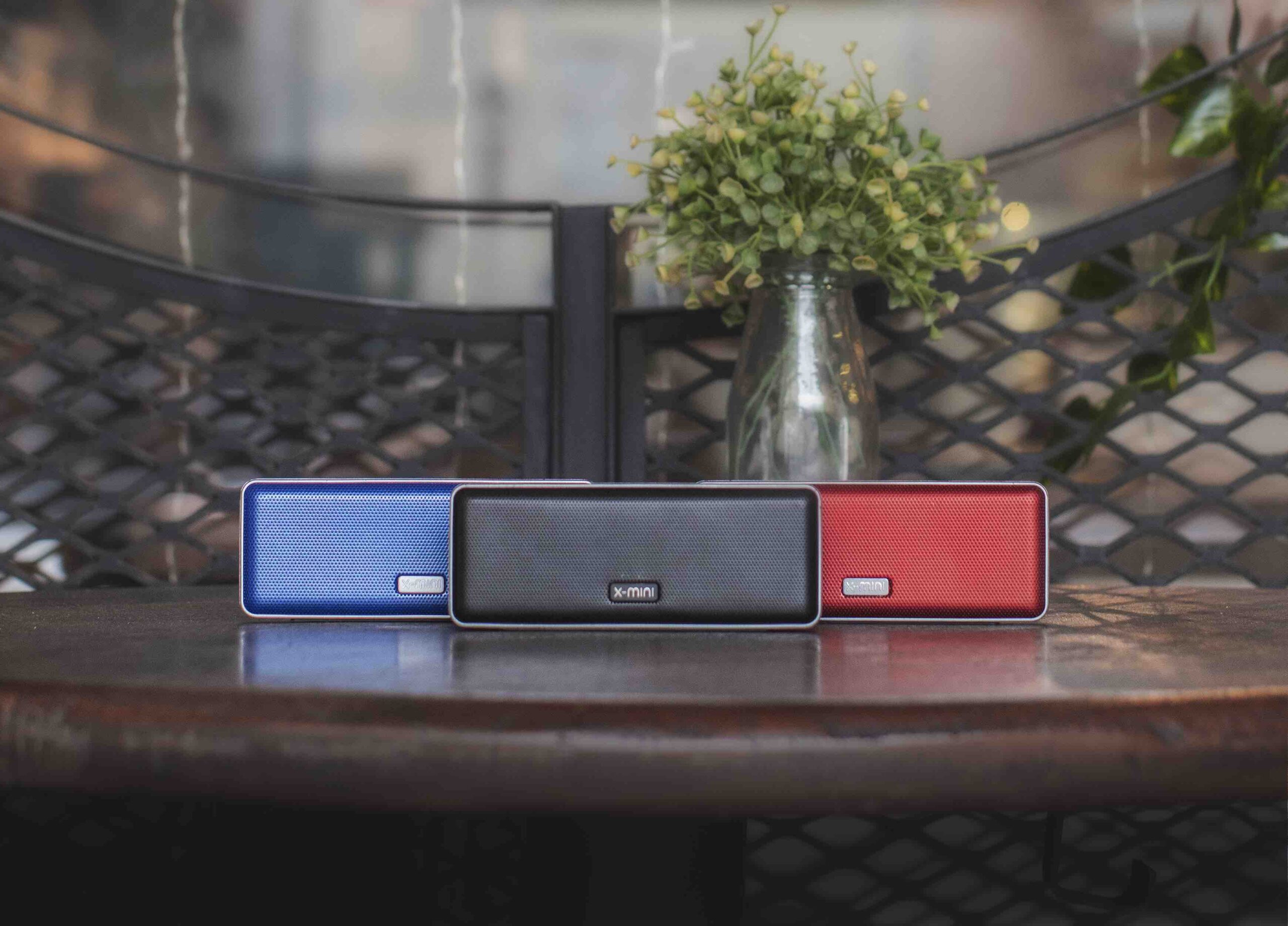 Ultra Portable Bluetooth speaker X-mini XOUNDBAR now comes in Crimson Red and Midnight Blue - Alvinology