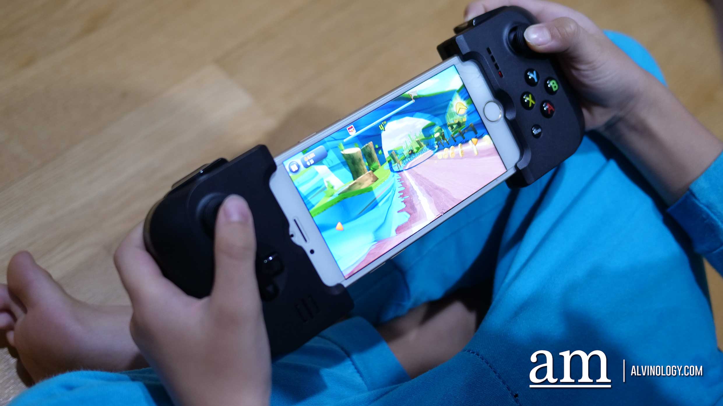 Convert your smartphone into a portable gaming device with Gamevice - Alvinology