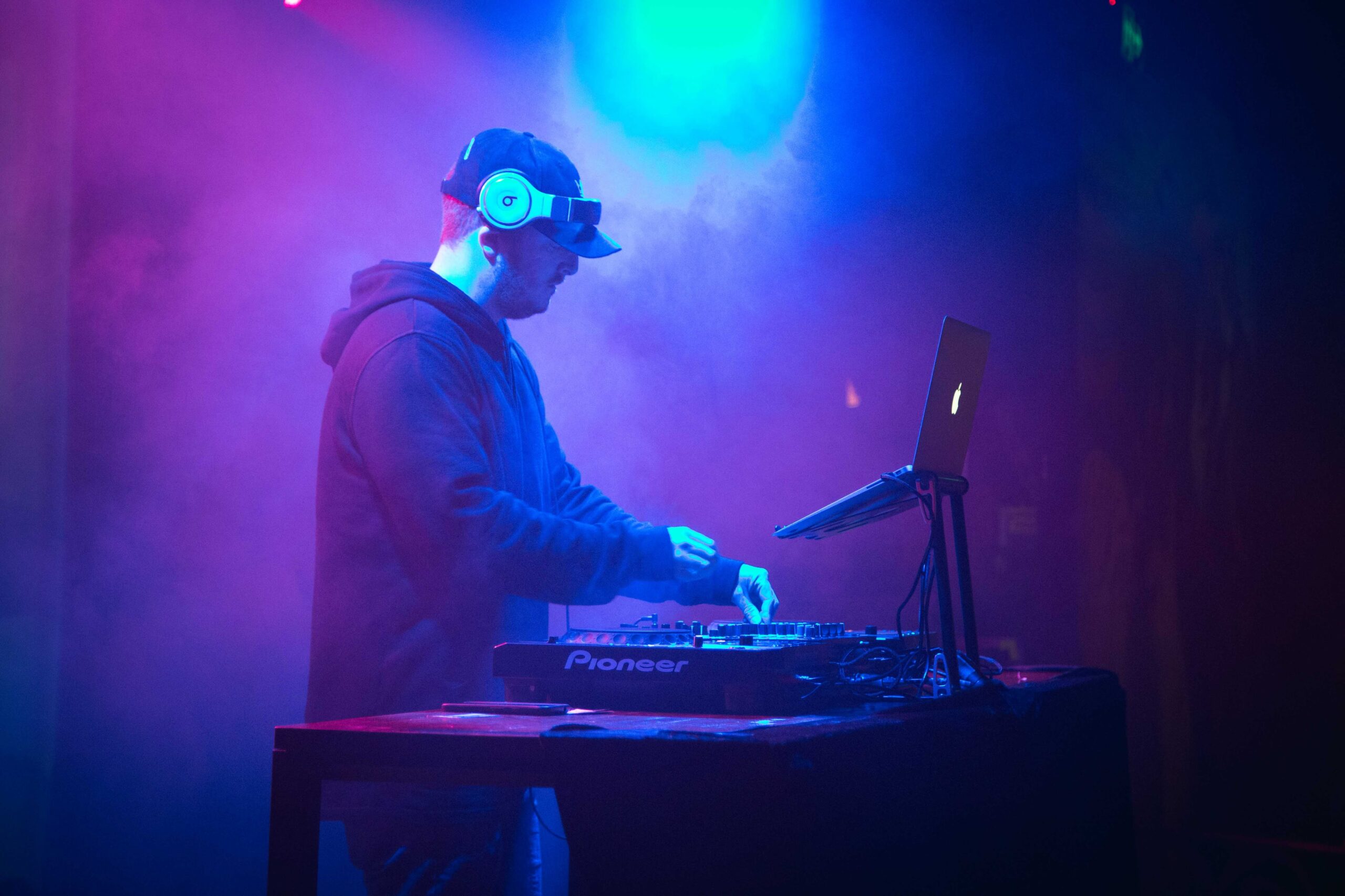 International DJ jaysnbrwn in Singapore - Alvinology