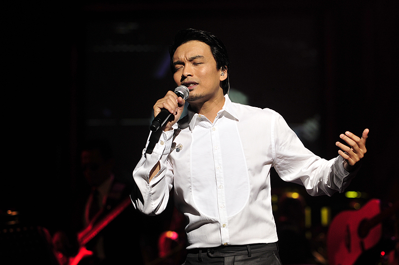 Malay Music Icon Anuar Zain Live in Singapore 2018 - Alvinology