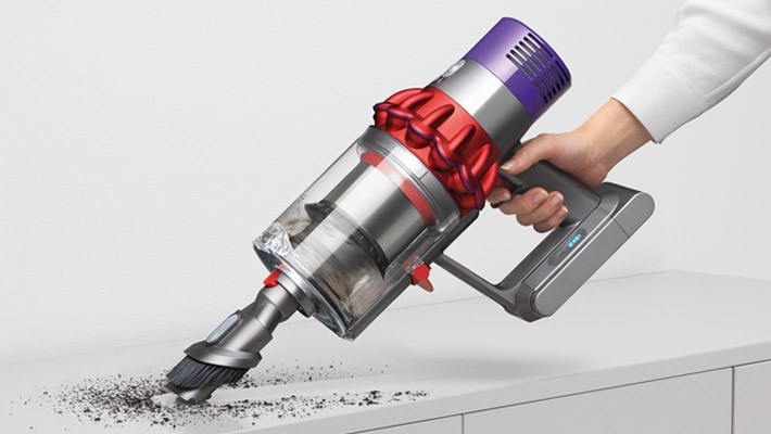 The Dyson Cyclone V10 makes vacuuming fun and sexy - Alvinology